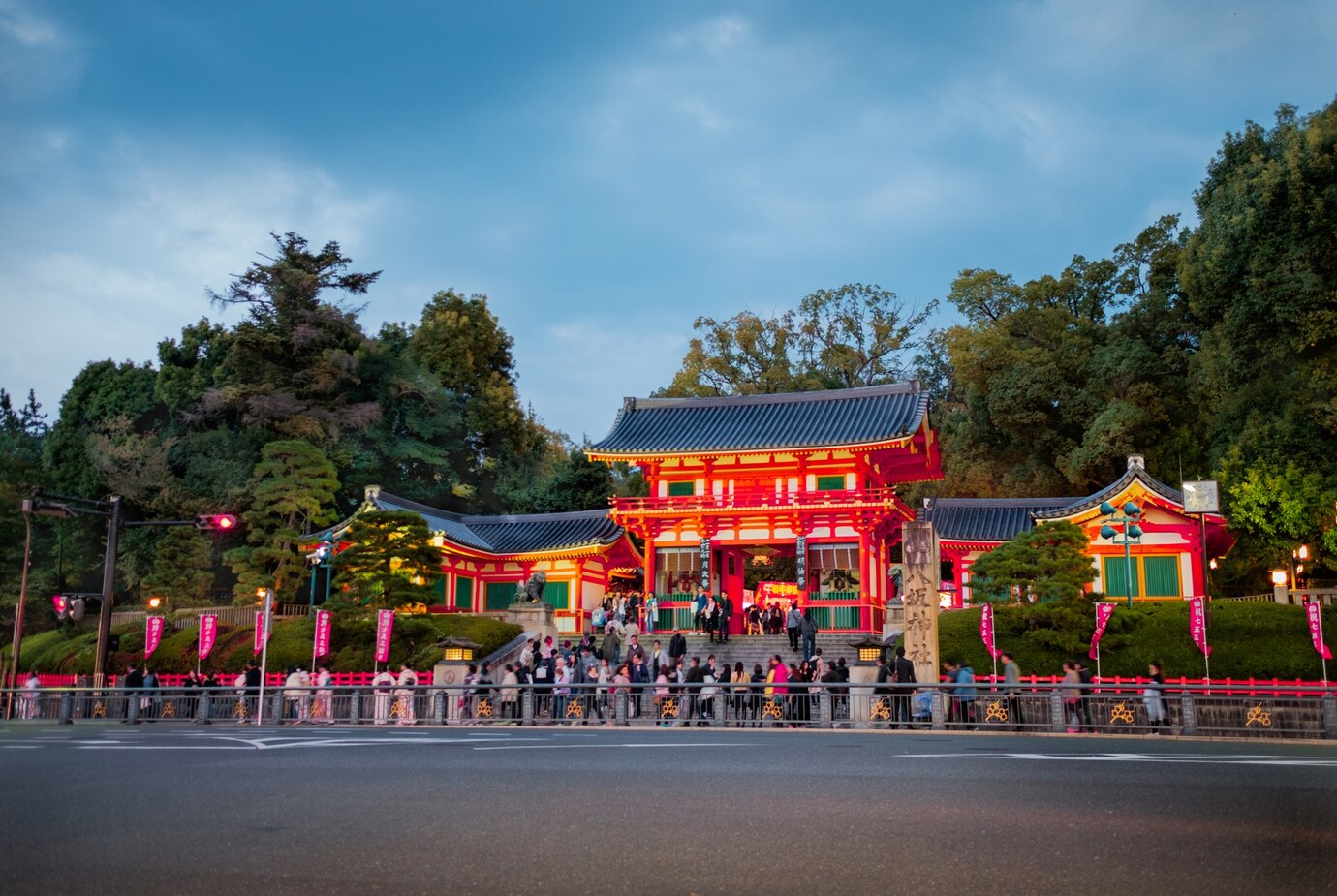 yasaka-jinja-temple-kyoto-japan-yasaka-shrine-yasakajinja-also-known-as-gion-shrine-is-shinto-shrine-gion-kyoto_1258-216